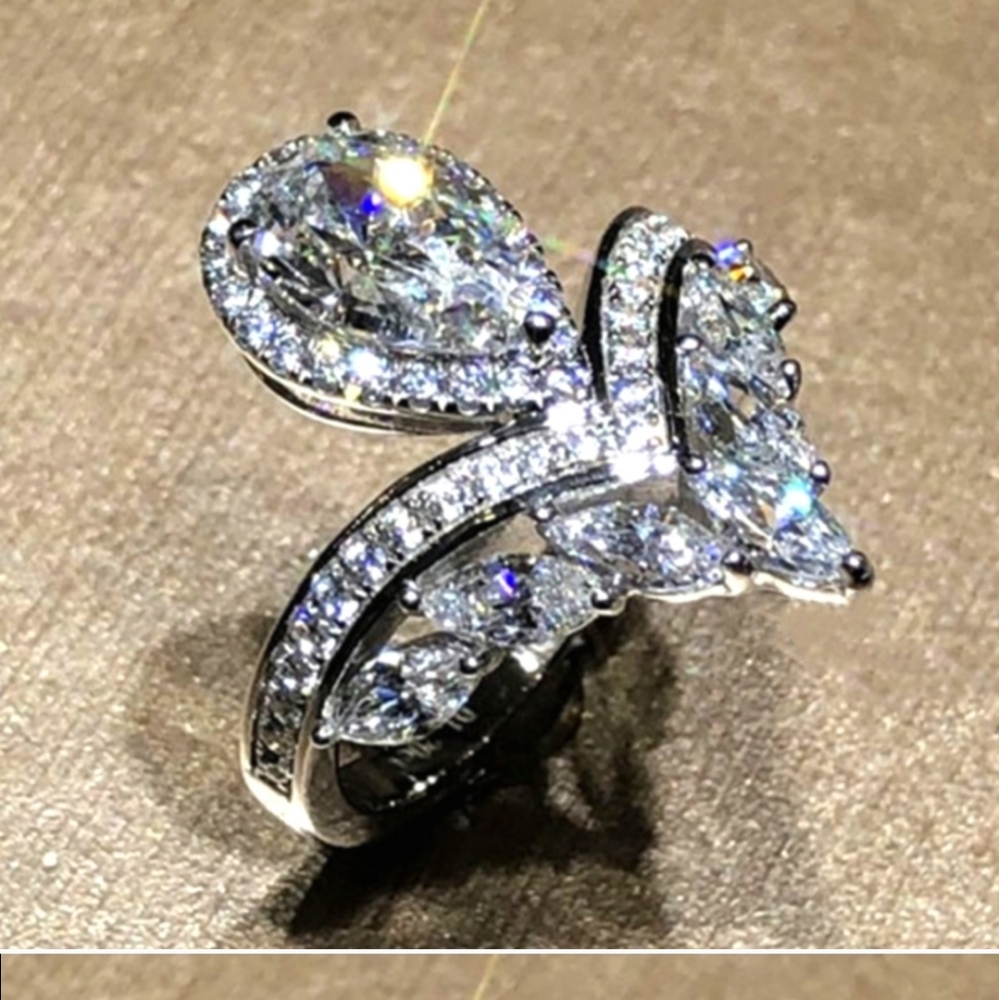 (4) luxurious  Marquee  Diamond pear shaped elegant  engagement ring size